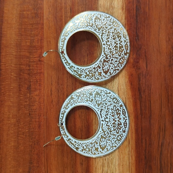 🤍 White and Gold Earrings - Picture 1 of 3